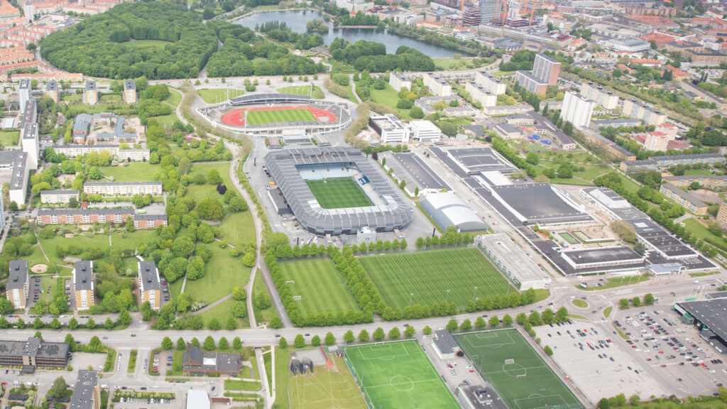 Flygbild på stadionområdet med Eleda Stadion i mitten.