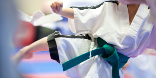 Lär dig grunderna i kampsporterna taekwondo, jiu-jutsu och thaiboxning.
